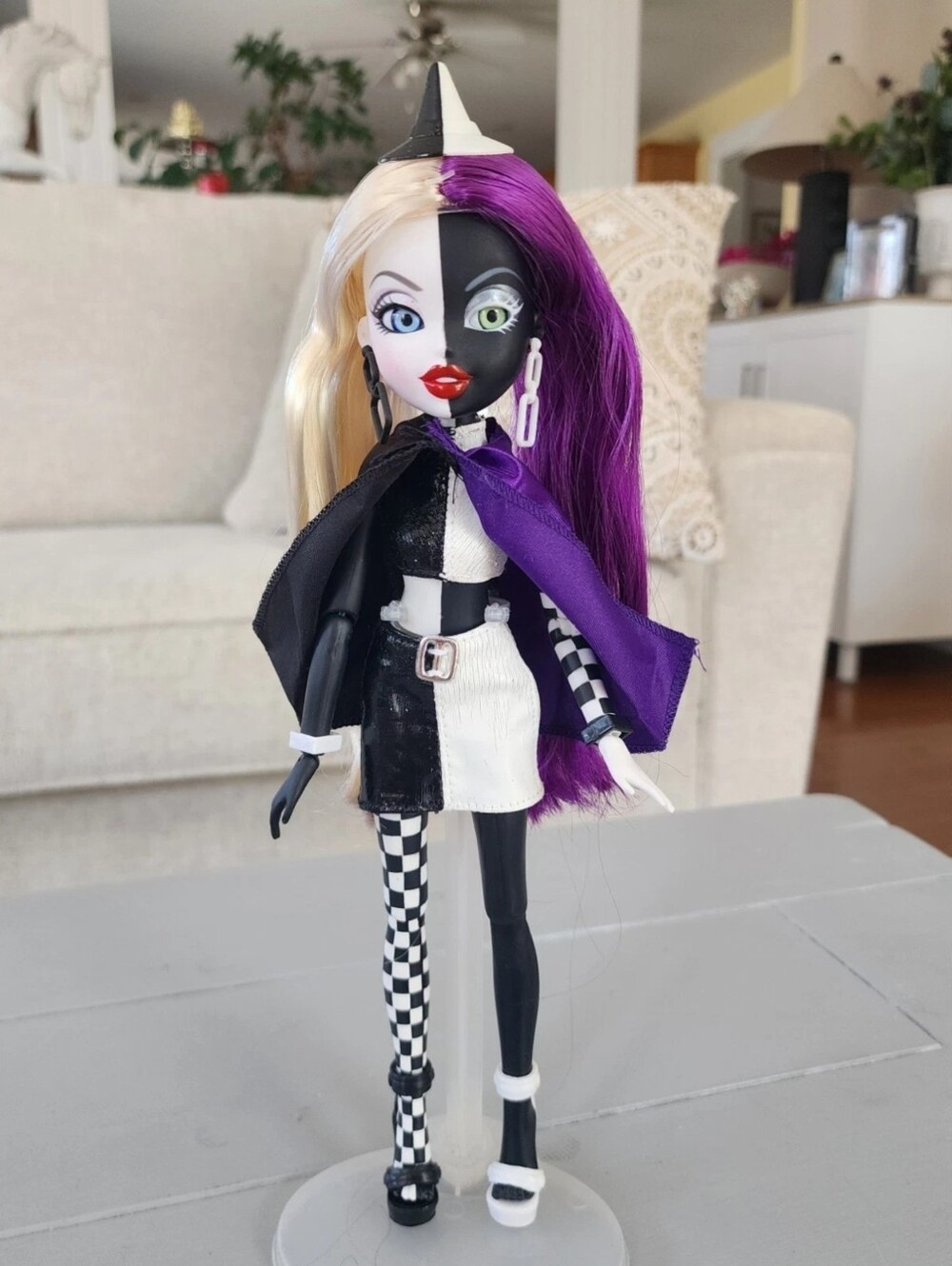 MGA Bratz Bratzillaz Glam Gets Wicked Switch-A-Witch Black White Clown Mime Do.